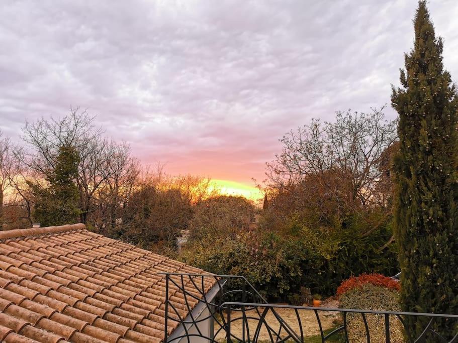 Entre Ventoux Et Luberon, Appartement Dans Maison. Malemort-du-Comtat Esterno foto