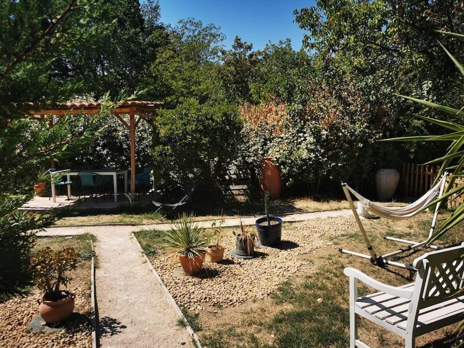 Entre Ventoux Et Luberon, Appartement Dans Maison. Malemort-du-Comtat Esterno foto