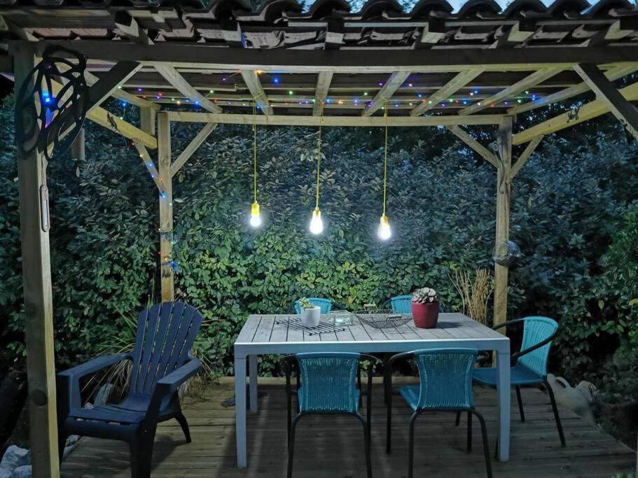 Entre Ventoux Et Luberon, Appartement Dans Maison. Malemort-du-Comtat Esterno foto